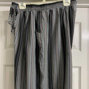 Jacque & KoKo Women's Gray 100% Rayon Long Shorts, Size 18/20